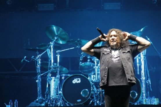 El 9 de novienbre de 2024 quedará en la historia del metal colombiano como el día en que Testament, uno de los grandes nombres del thrash metal mundial, descargó toda su furia en el escenario principal de Rock al Parque.